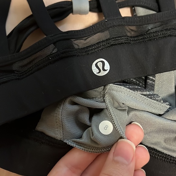 Lululemon sports bra size 8 - Picture 3 of 3